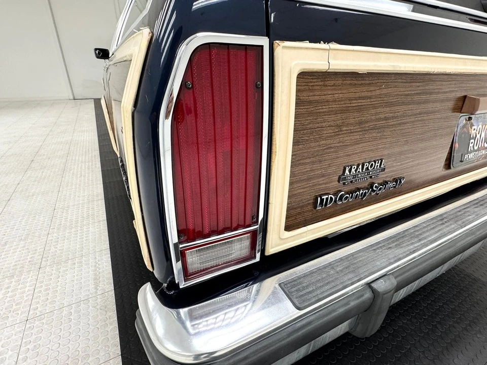 1990 Ford Country Squire - Image 19 of 31