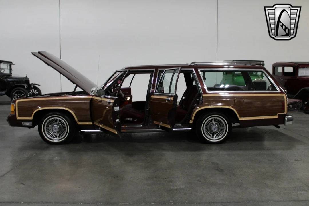 1990 Ford Country Squire - Image 9 of 12