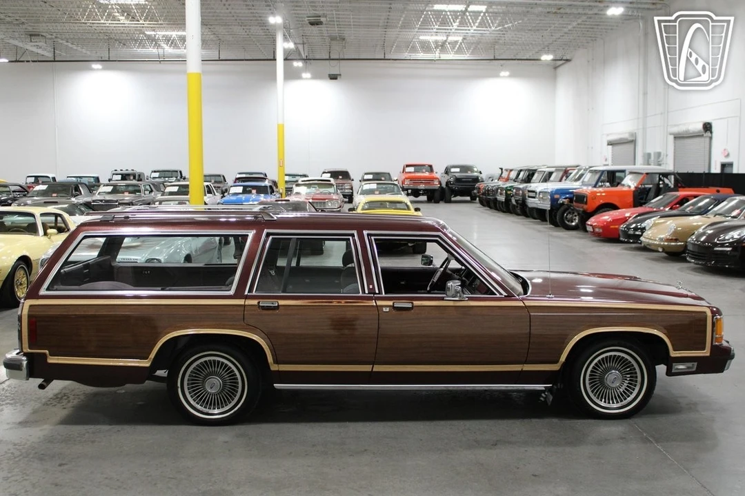 1990 Ford Country Squire - Image 10 of 21