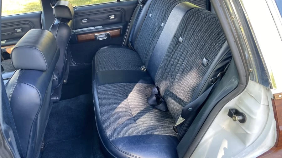 1990 Ford Country Squire - Image 4 of 13