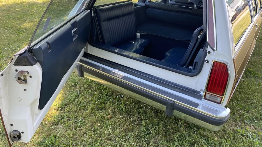 1990 Ford Country Squire - Image 7 of 13