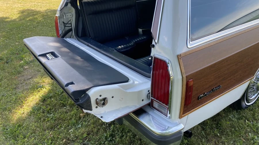 1990 Ford Country Squire - Image 9 of 13