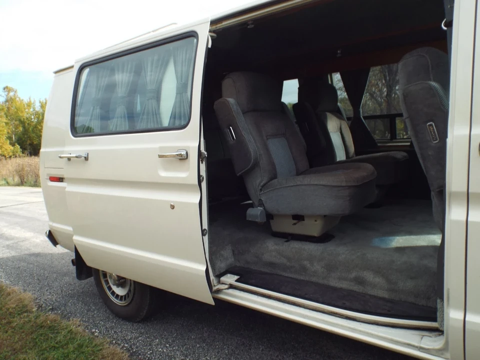 1990 Ford Econoline Van - Image 16 of 21