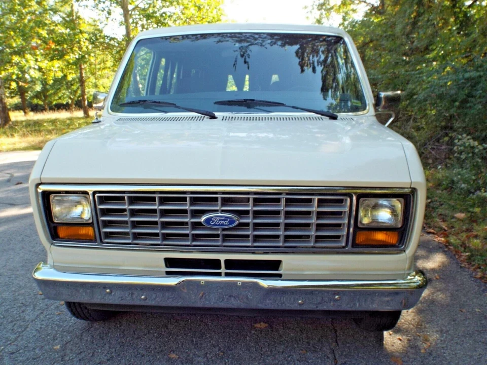 1990 Ford Econoline Van - Image 9 of 21