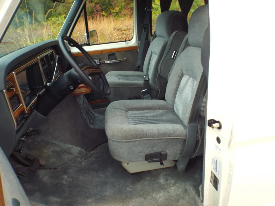 1990 Ford Econoline Van - Image 10 of 21