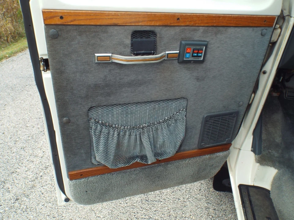 1990 Ford Econoline Van - Image 12 of 21