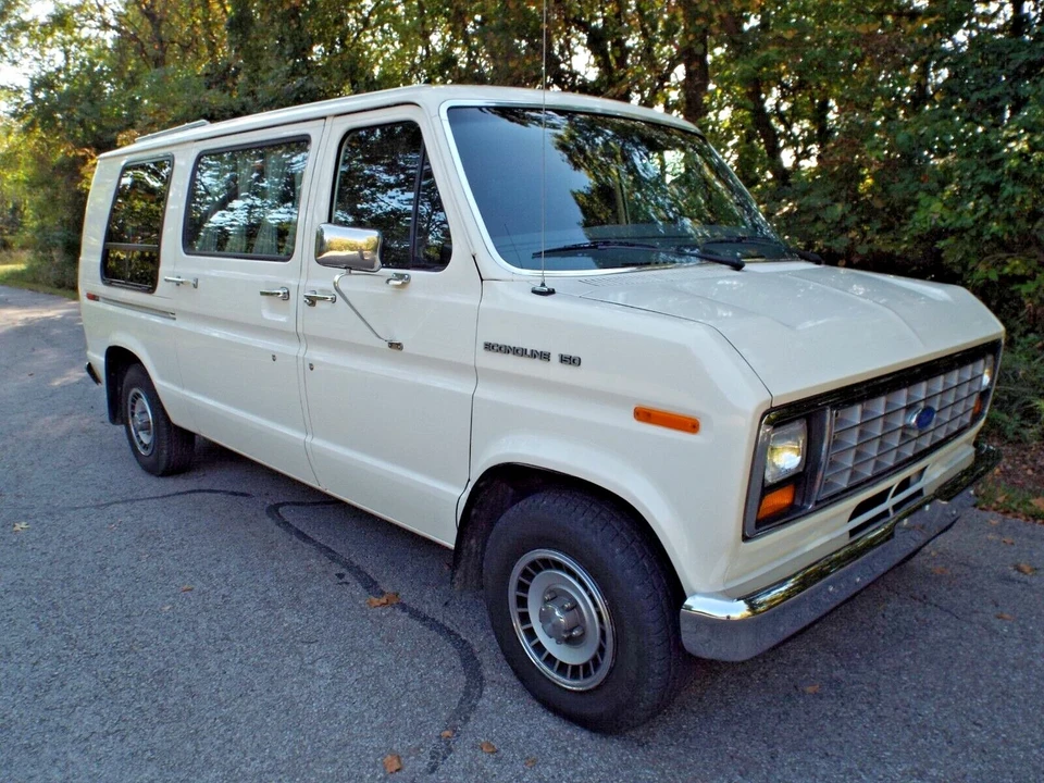 1990 Ford Econoline Van - Image 2 of 21