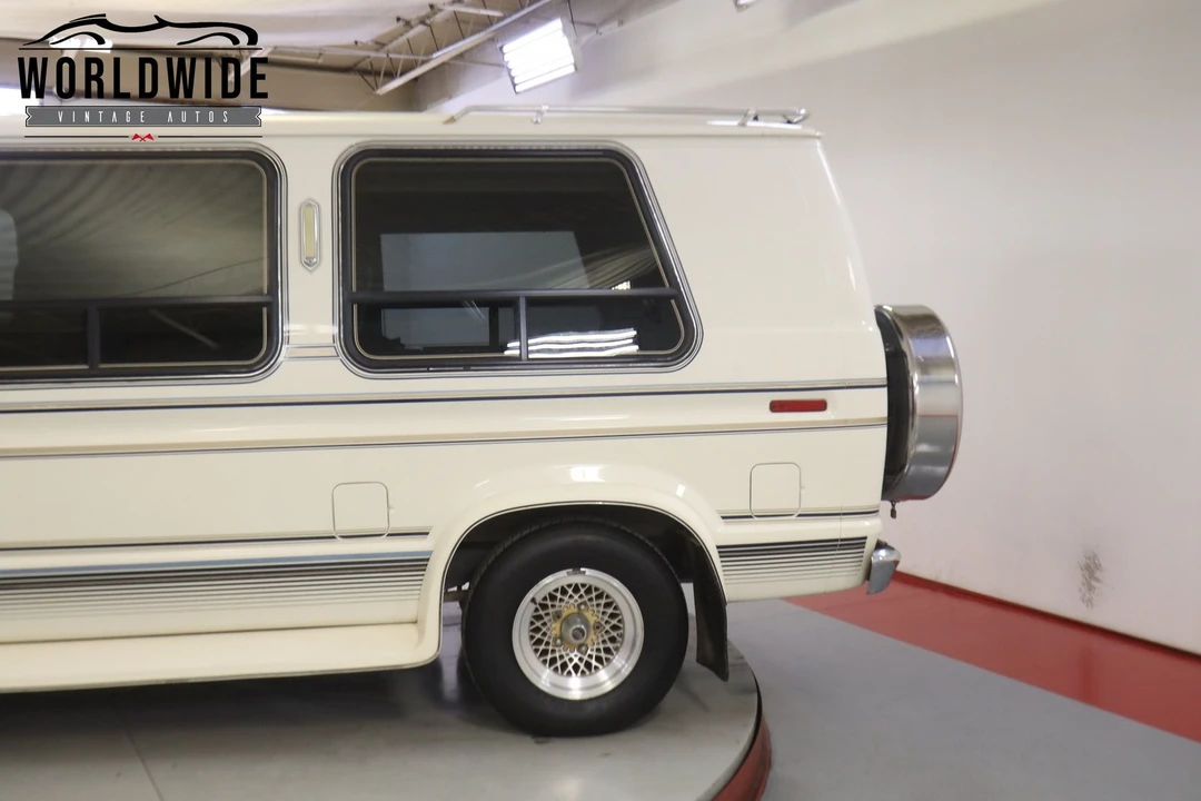 1990 Ford Econoline Van - Image 10 of 12
