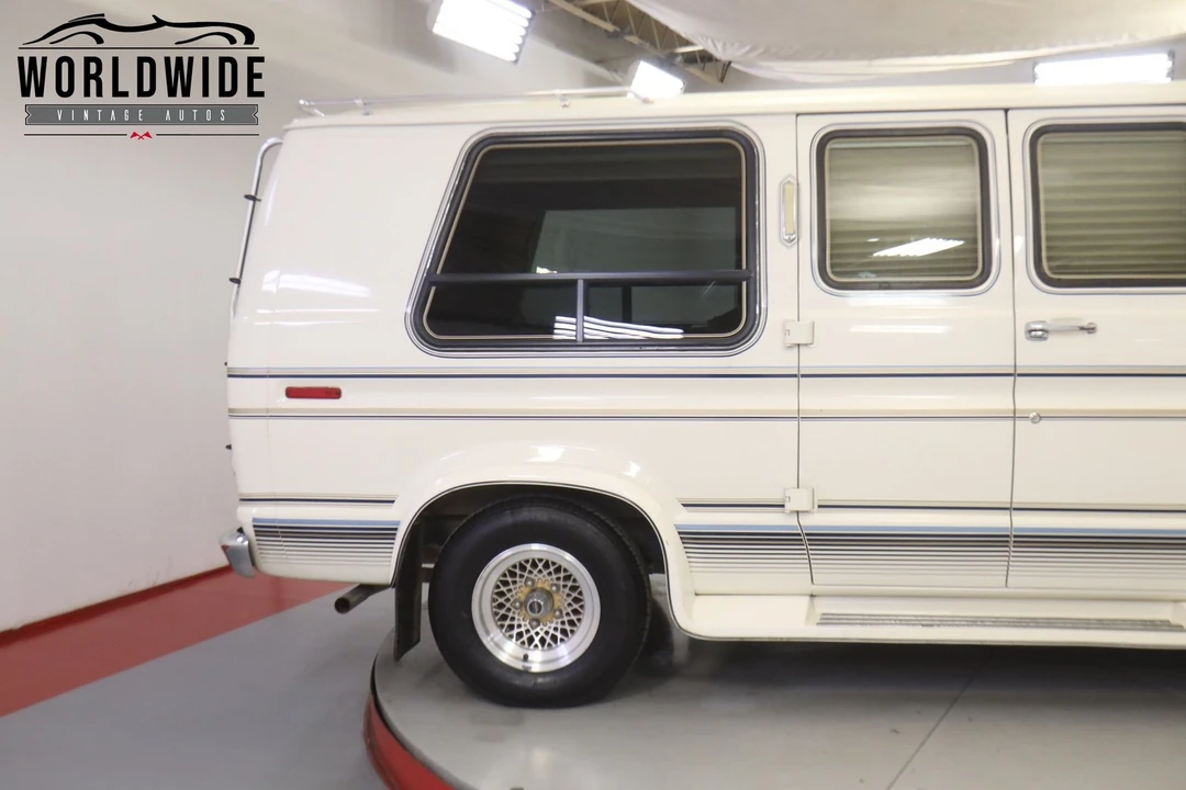 1990 Ford Econoline Van - Image 9 of 12