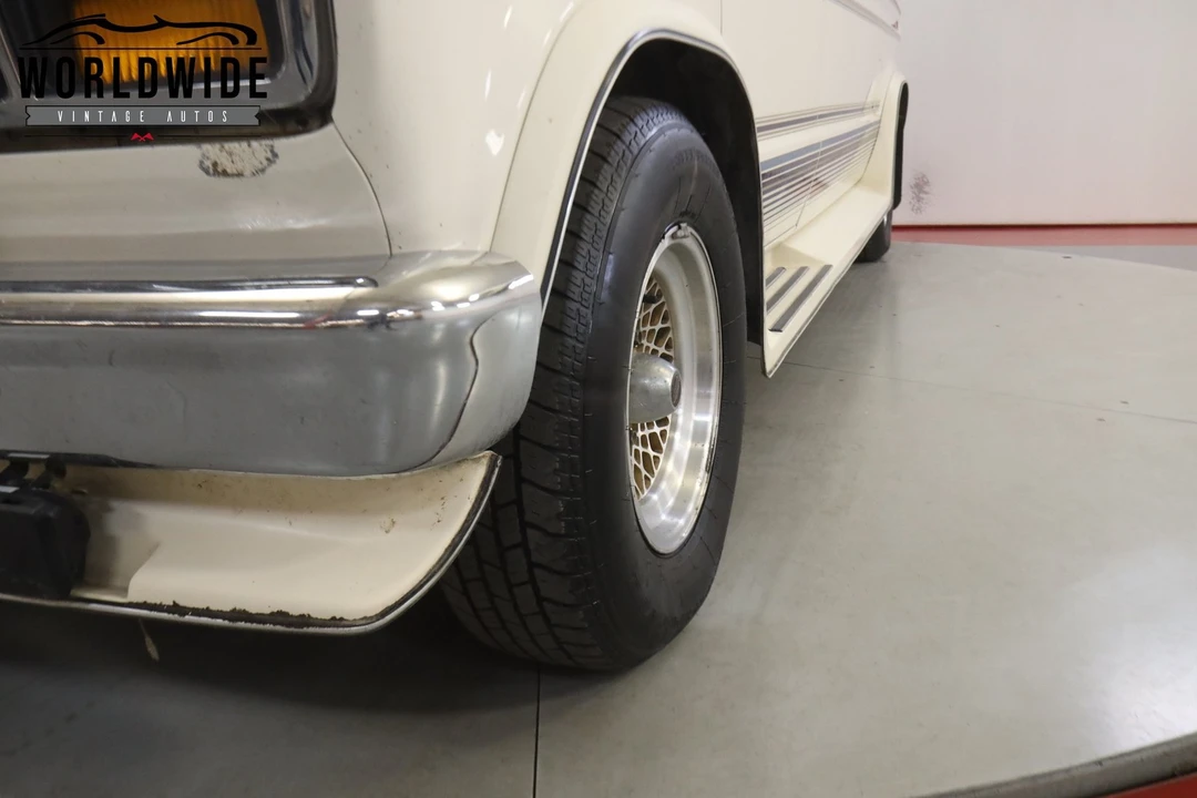 1990 Ford Econoline Van - Image 11 of 12