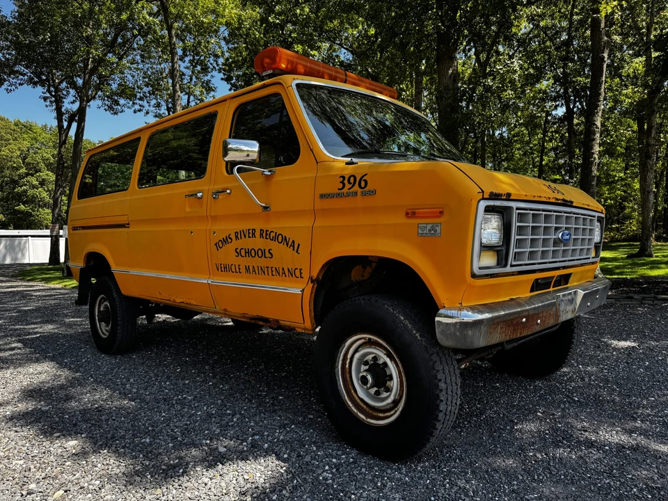 1990 Ford Econoline Van - Image 2 of 31