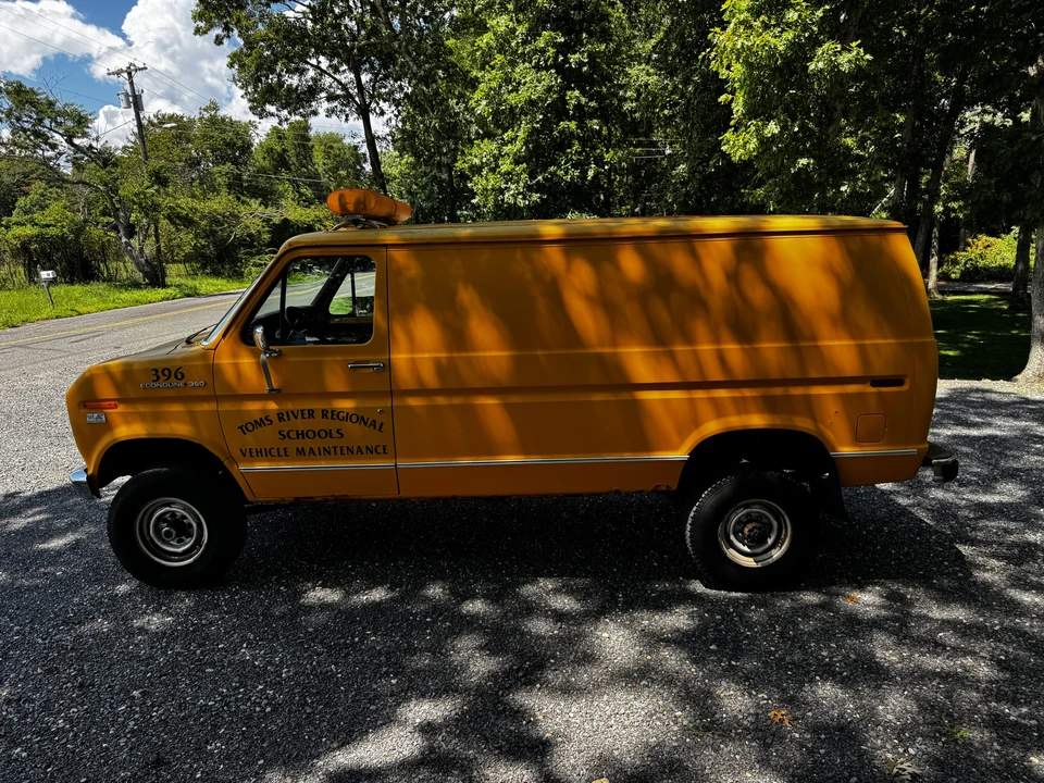 1990 Ford Econoline Van - Image 9 of 31