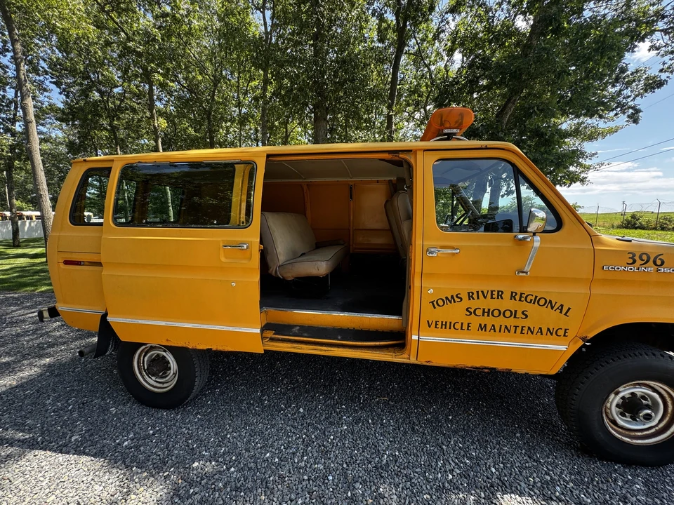 1990 Ford Econoline Van - Image 26 of 31
