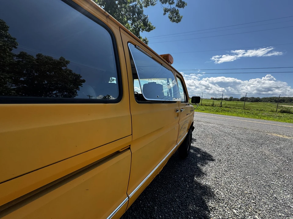 1990 Ford Econoline Van - Image 19 of 31