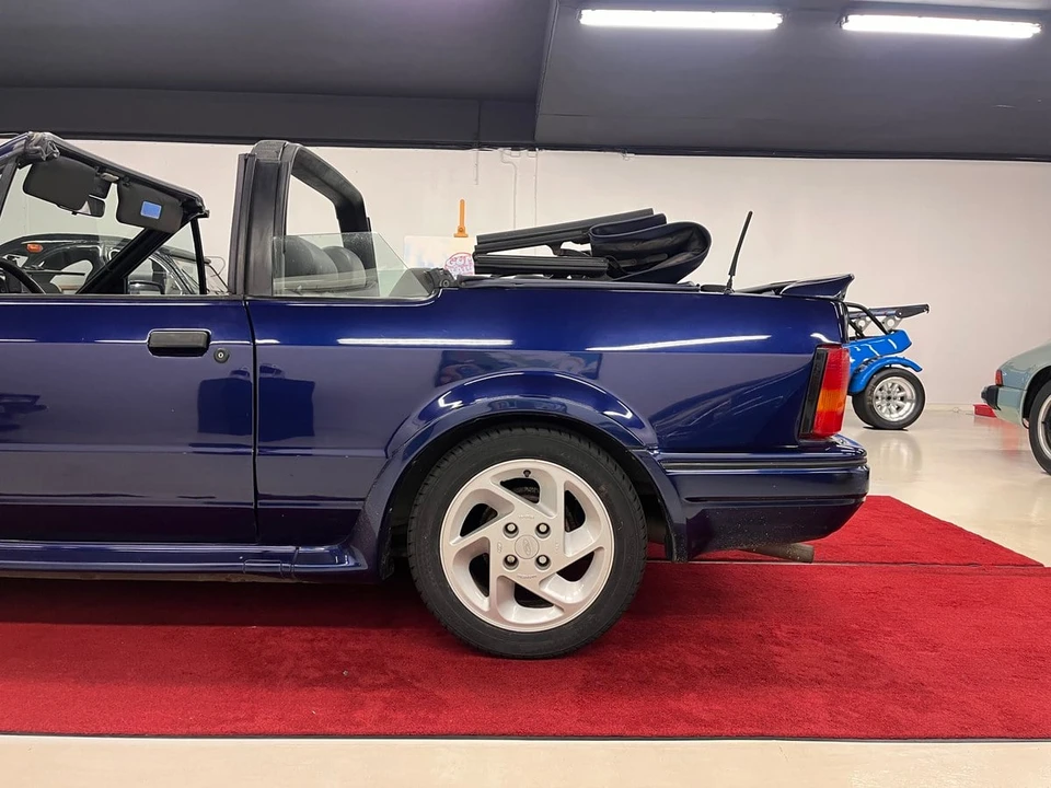 1990 Ford Escort - Image 25 of 30