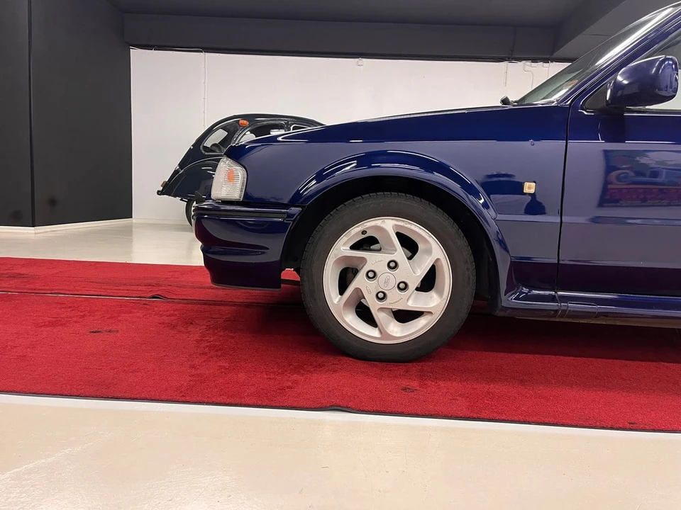 1990 Ford Escort - Image 27 of 30