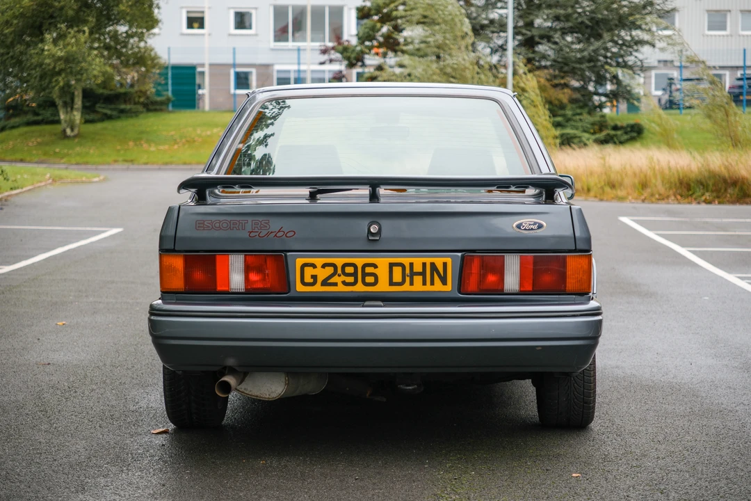 1990 Ford Escort - Image 6 of 31