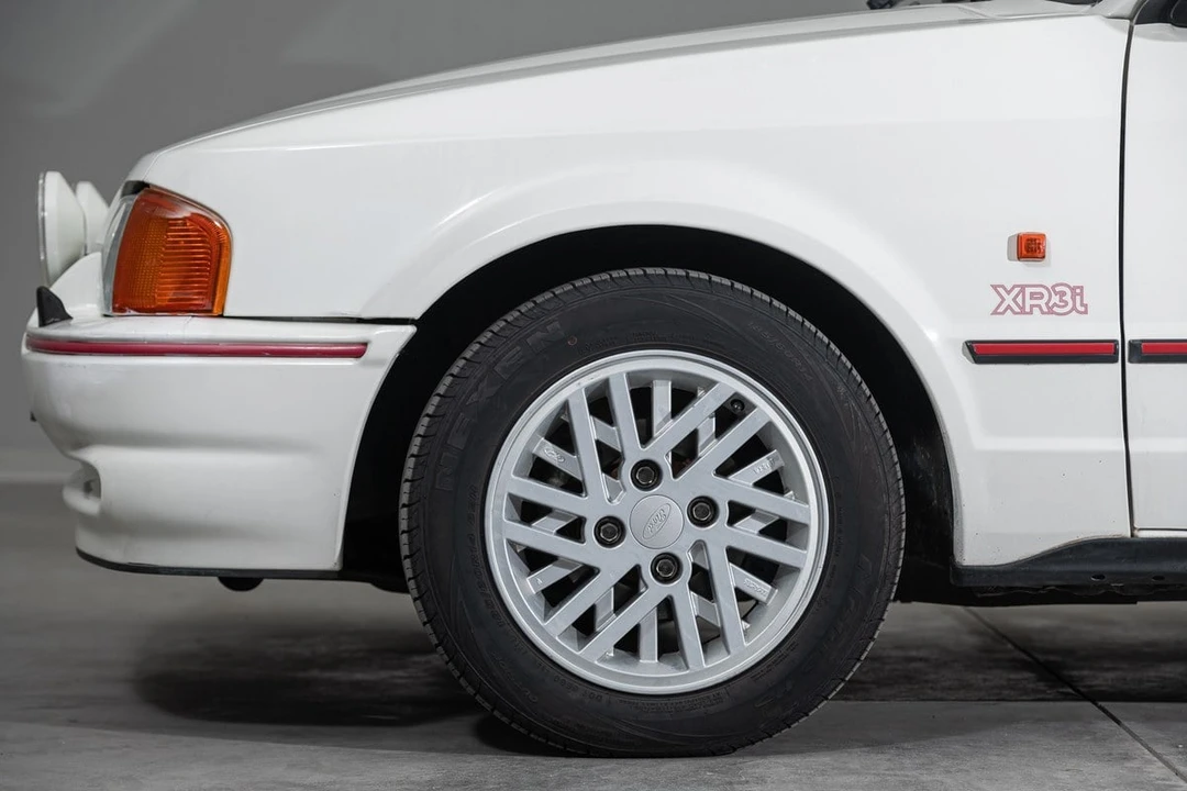 1990 Ford Escort - Image 17 of 26
