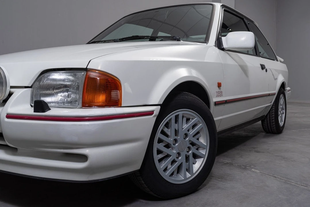 1990 Ford Escort - Image 16 of 26