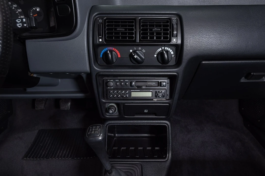 1990 Ford Escort - Image 5 of 26