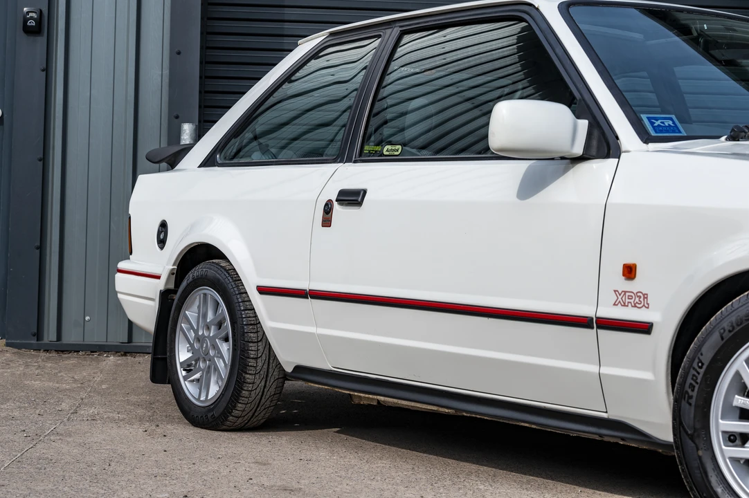 1990 Ford Escort - Image 28 of 31