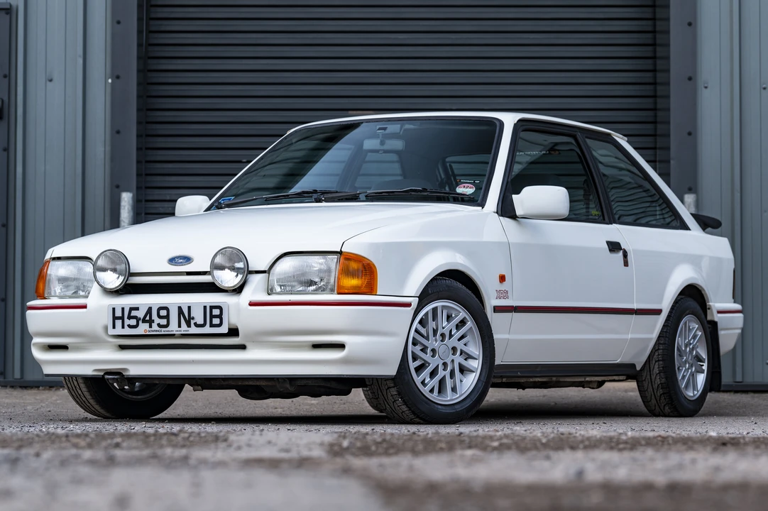1990 Ford Escort - Image 9 of 31