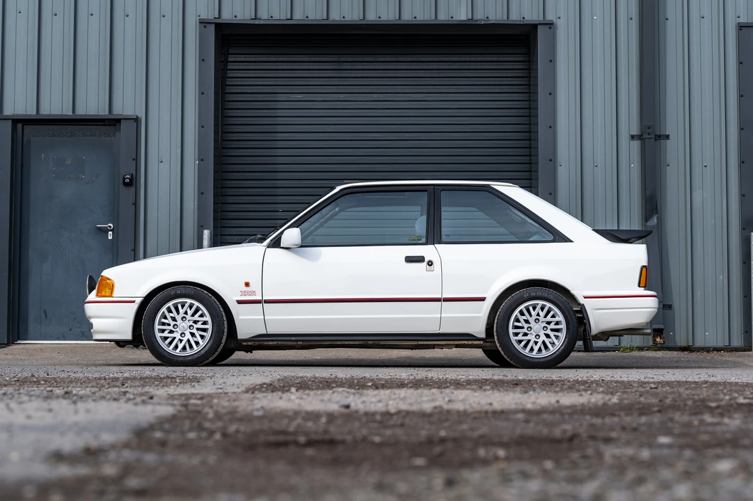 1990 Ford Escort - Image 16 of 31
