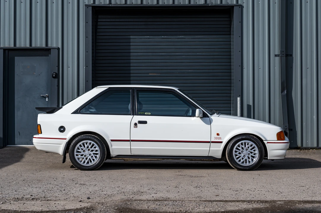 1990 Ford Escort - Image 4 of 31