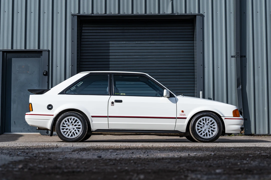 1990 Ford Escort - Image 12 of 31