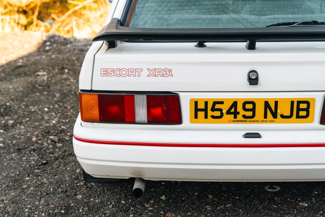 1990 Ford Escort - Image 9 of 31
