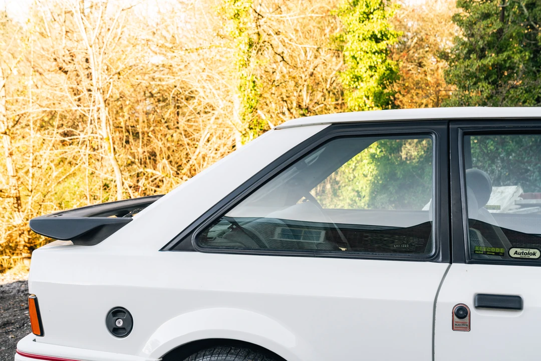 1990 Ford Escort - Image 25 of 31