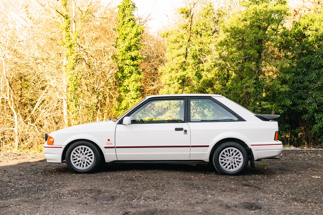 1990 Ford Escort - Image 4 of 31