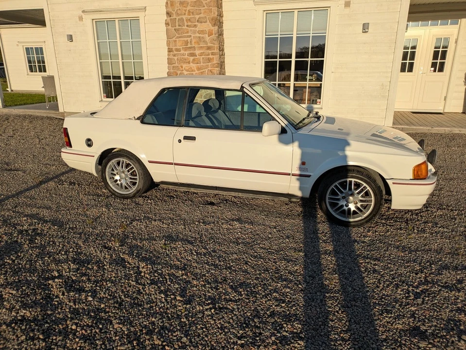 1990 Ford Escort - Image 6 of 30