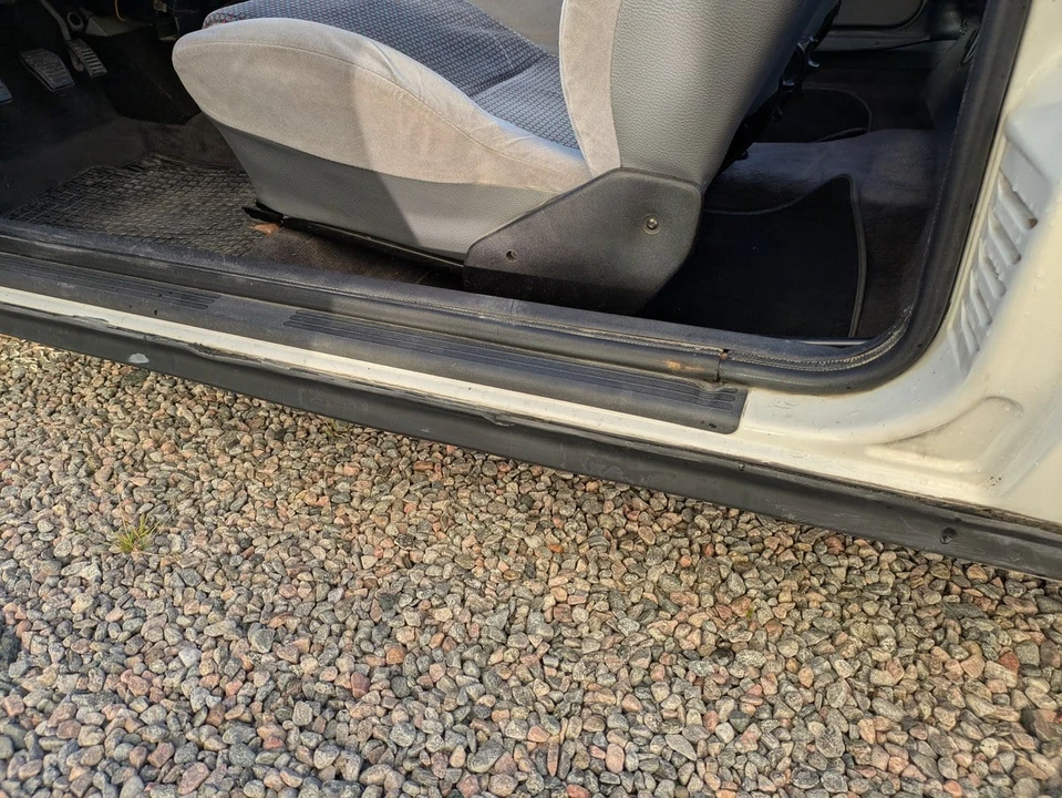 1990 Ford Escort - Image 11 of 30
