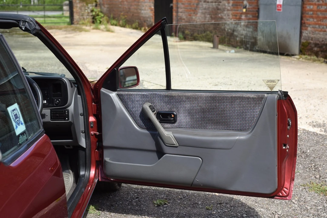1989 Ford Escort - Image 28 of 30