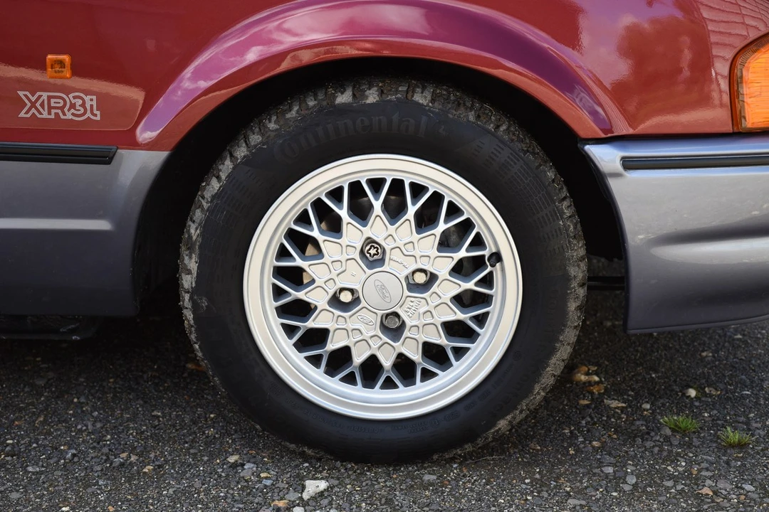 1989 Ford Escort - Image 22 of 30