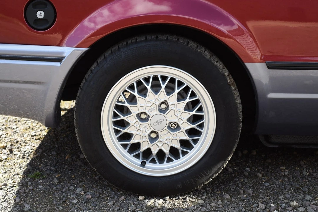 1989 Ford Escort - Image 23 of 30