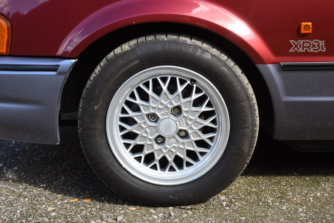 1989 Ford Escort - Image 24 of 30