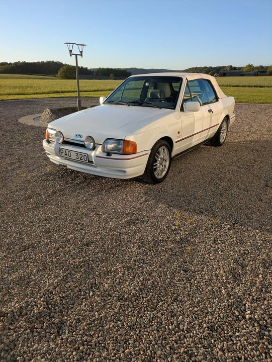 1990 Ford Escort - Image 2 of 30