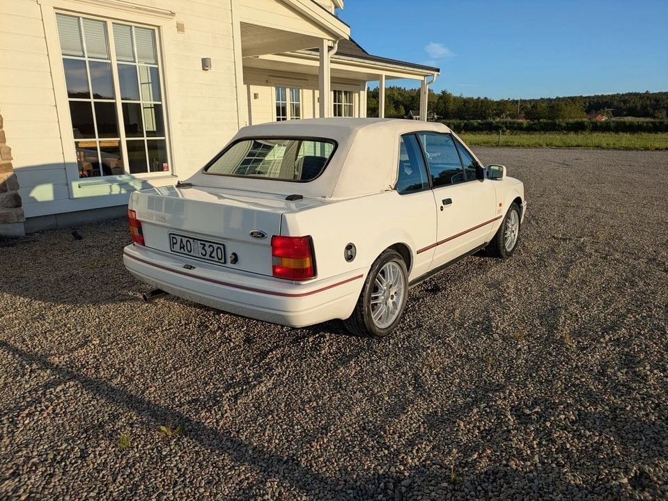 1990 Ford Escort - Image 5 of 30