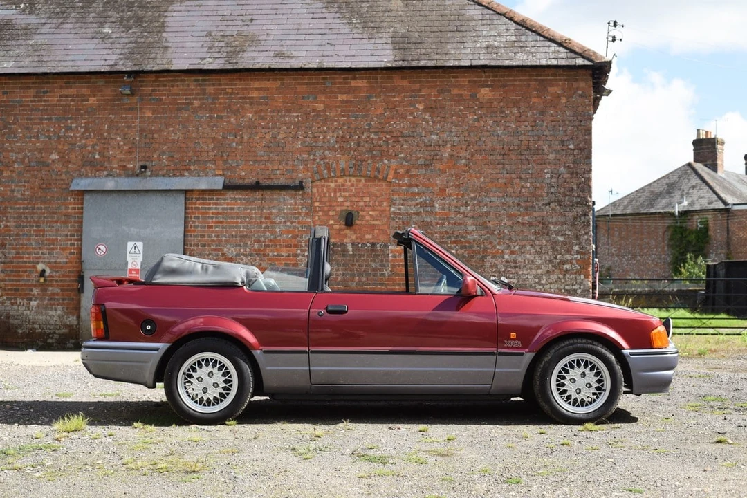 1989 Ford Escort - Image 10 of 30