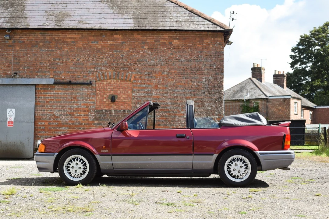 1989 Ford Escort - Image 11 of 30