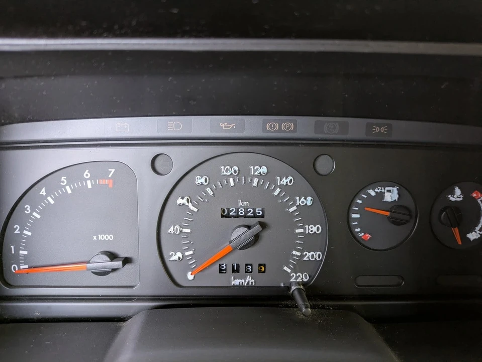 1990 Ford Escort - Image 12 of 31