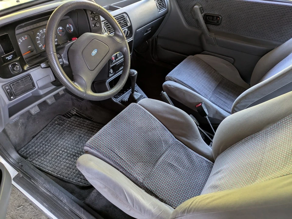 1990 Ford Escort - Image 9 of 31