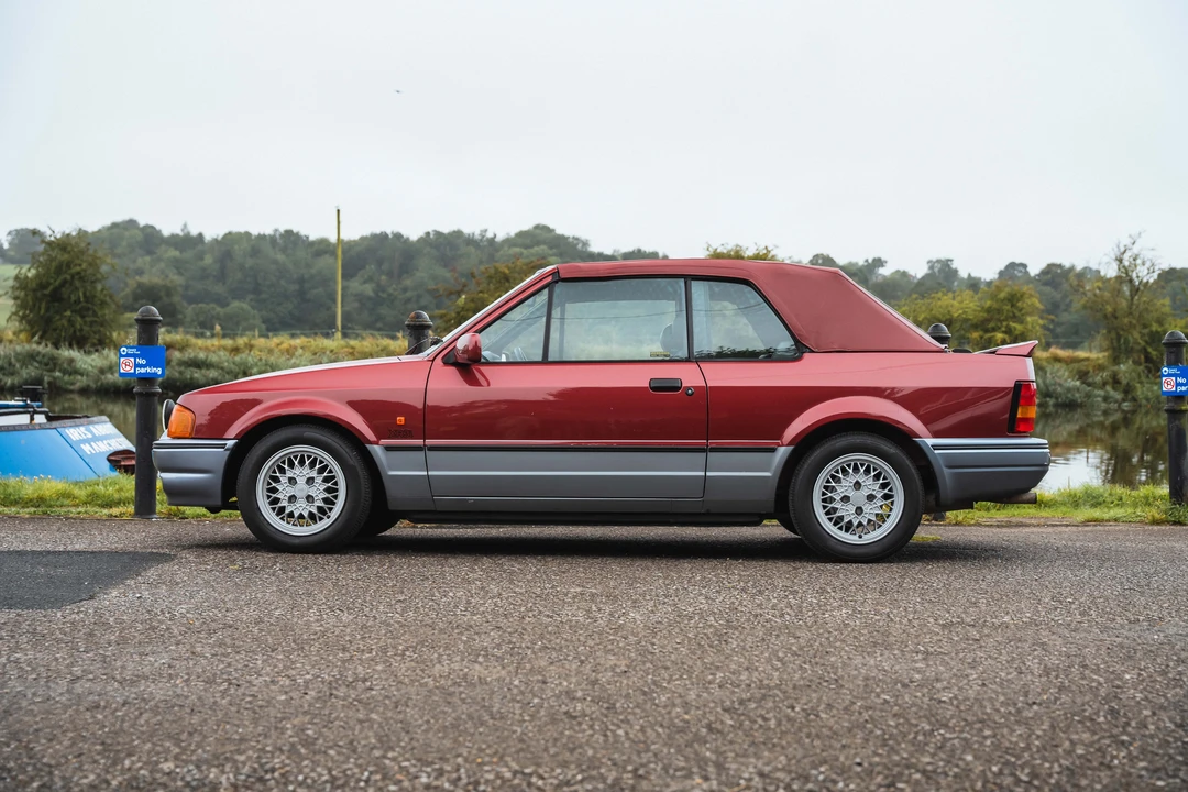 1990 Ford Escort - Image 12 of 31