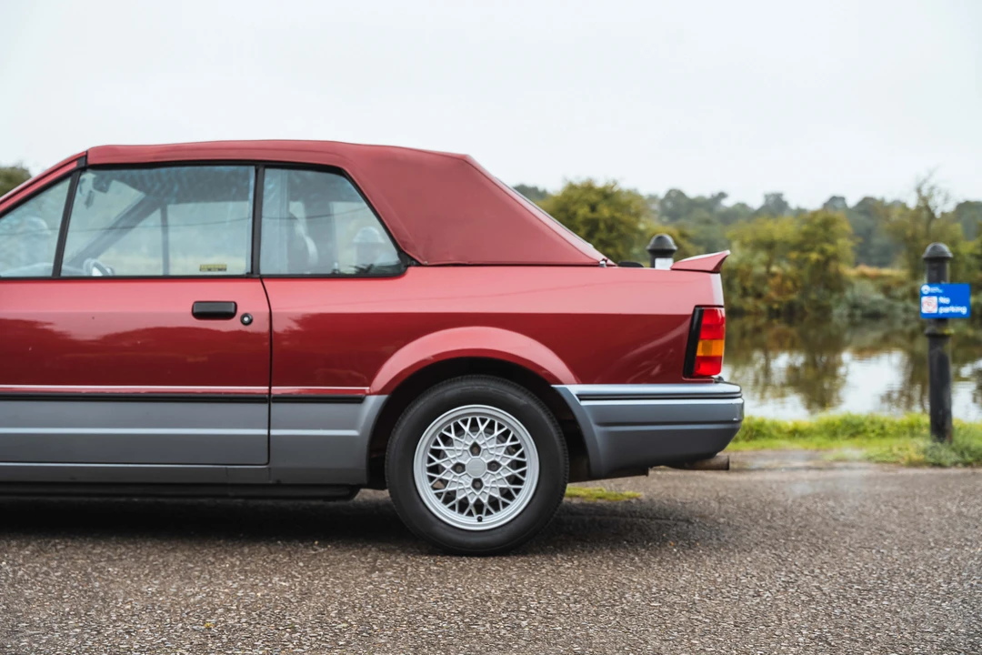 1990 Ford Escort - Image 25 of 31
