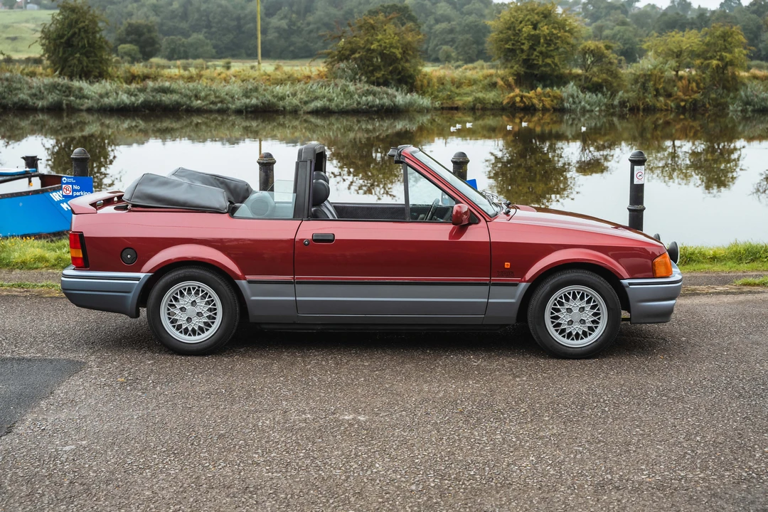 1990 Ford Escort - Image 16 of 31