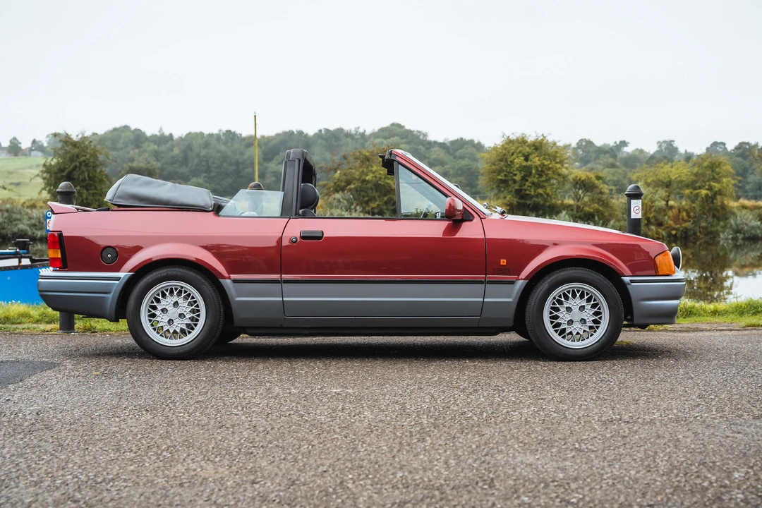 1990 Ford Escort - Image 8 of 31