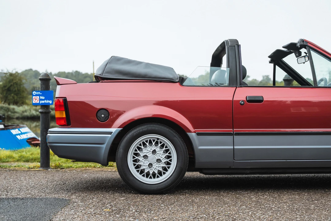 1990 Ford Escort - Image 26 of 31