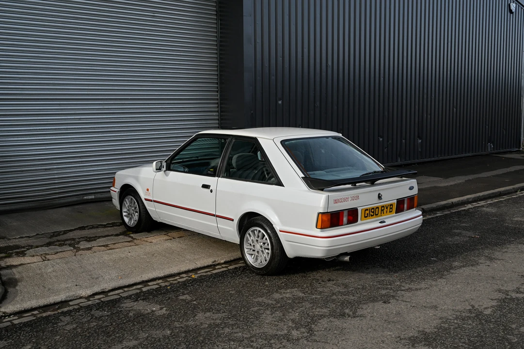 1990 Ford Escort - Image 11 of 31